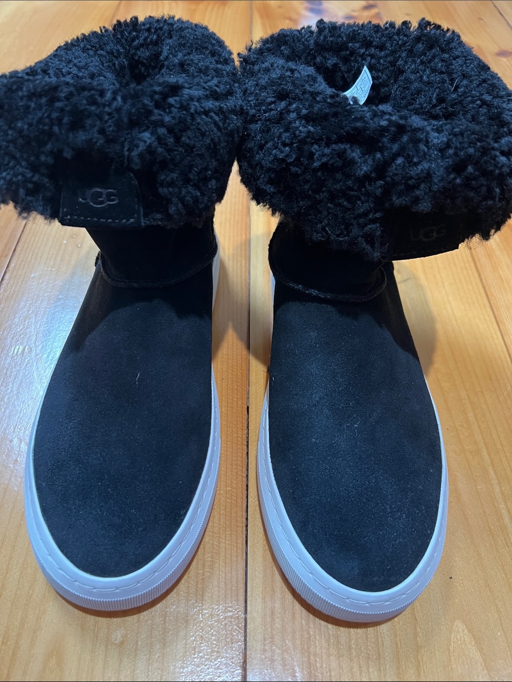 NEW Ugg Signature Plush Black Suede Sneaker  Boots . Womens Sz 10